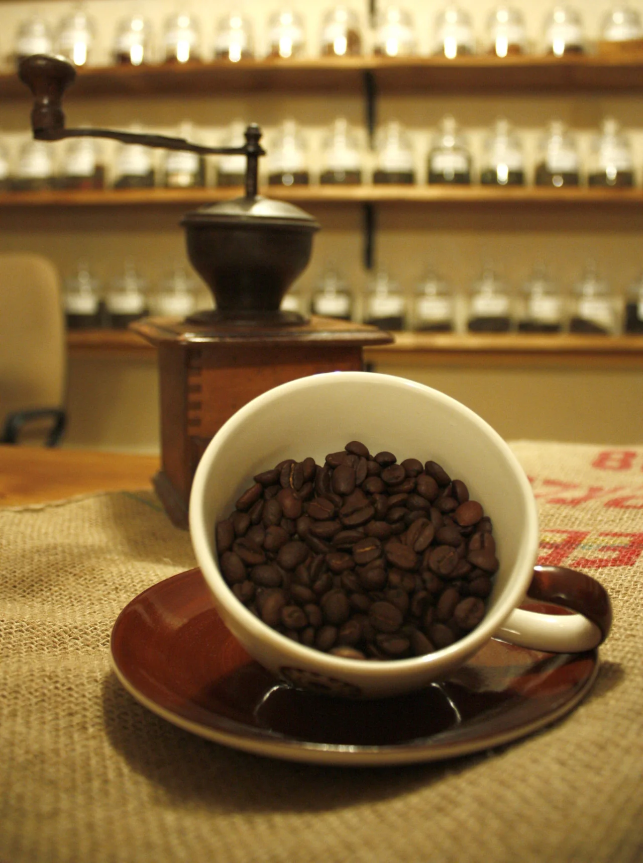 CoffeeMango Colombia Mountain Water Huila Decaf